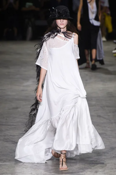 Look 32